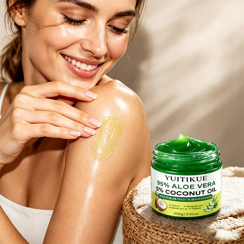 A jar of Aloe Vera and Coconut Oil body and foot cream with retinol and niacinamide, labeled for dry, rough skin. – view 4